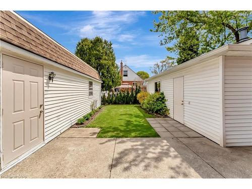 131 East 42Nd Street, Hamilton, ON - Outdoor With Exterior