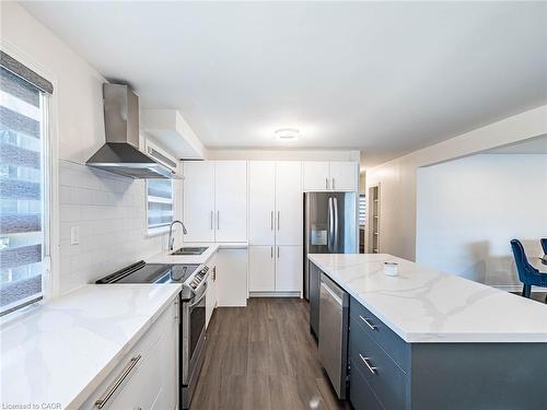 194 Pleasant Avenue, Toronto, ON - Indoor Photo Showing Kitchen With Double Sink With Upgraded Kitchen