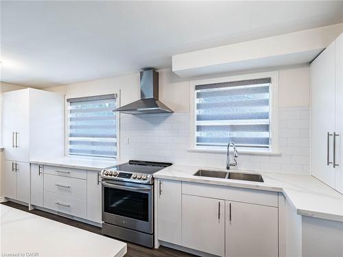 194 Pleasant Avenue, Toronto, ON - Indoor Photo Showing Kitchen With Double Sink