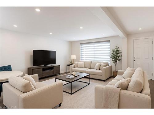 194 Pleasant Avenue, Toronto, ON - Indoor Photo Showing Living Room