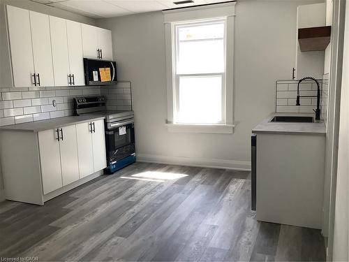 3-90 Kent Street S, Simcoe, ON - Indoor Photo Showing Kitchen