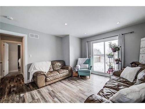 59 Washington Street E, Washington, ON - Indoor Photo Showing Living Room