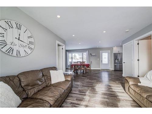 59 Washington Street E, Washington, ON - Indoor Photo Showing Living Room