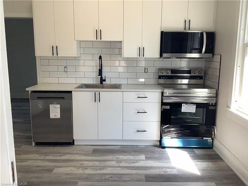 4-90 Kent Street S, Simcoe, ON - Indoor Photo Showing Kitchen