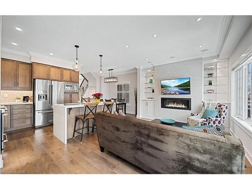 24-2086 Ghent Avenue, Burlington, ON - Indoor Photo Showing Kitchen With Upgraded Kitchen