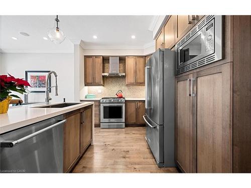 24-2086 Ghent Avenue, Burlington, ON - Indoor Photo Showing Kitchen