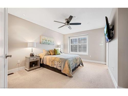 24-2086 Ghent Avenue, Burlington, ON - Indoor Photo Showing Bedroom