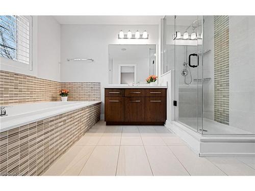 24-2086 Ghent Avenue, Burlington, ON - Indoor Photo Showing Bathroom