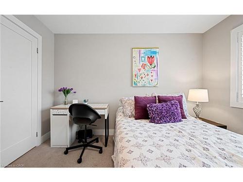 24-2086 Ghent Avenue, Burlington, ON - Indoor Photo Showing Bedroom