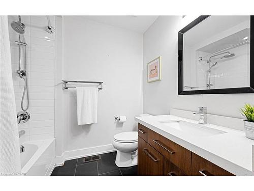 24-2086 Ghent Avenue, Burlington, ON - Indoor Photo Showing Bathroom