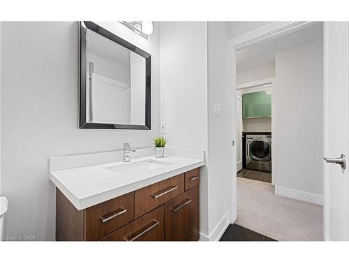 24-2086 Ghent Avenue, Burlington, ON - Indoor Photo Showing Bathroom