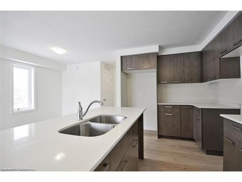 36-50 Faith Street, Cambridge, ON - Indoor Photo Showing Kitchen With Double Sink