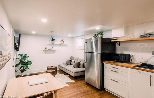 47 Eagle Avenue, Brantford, ON - Indoor Photo Showing Kitchen