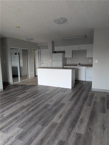 706-736 Old Albert Street, Waterloo, ON - Indoor Photo Showing Kitchen