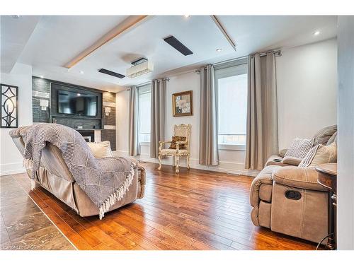 383 Campbell Street, Lucknow, ON - Indoor Photo Showing Living Room