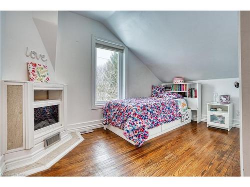 383 Campbell Street, Lucknow, ON - Indoor Photo Showing Bedroom