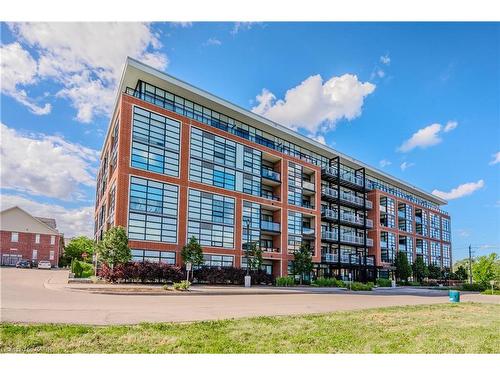 104-15 Prince Albert Boulevard, Kitchener, ON - Outdoor
