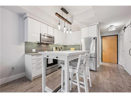 104-15 Prince Albert Boulevard, Kitchener, ON - Indoor Photo Showing Kitchen With Upgraded Kitchen