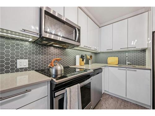 104-15 Prince Albert Boulevard, Kitchener, ON - Indoor Photo Showing Kitchen With Upgraded Kitchen