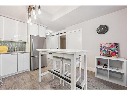 104-15 Prince Albert Boulevard, Kitchener, ON - Indoor Photo Showing Kitchen