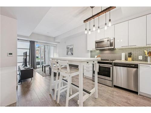 104-15 Prince Albert Boulevard, Kitchener, ON - Indoor Photo Showing Kitchen With Upgraded Kitchen