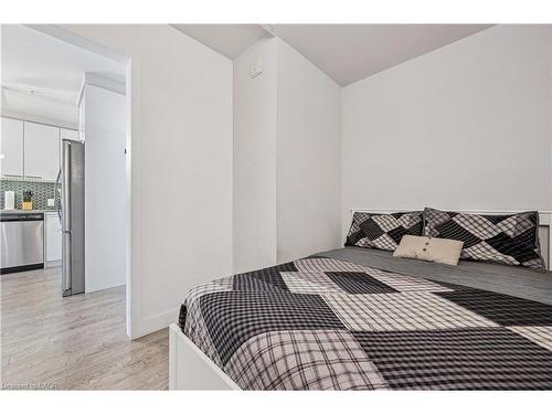 104-15 Prince Albert Boulevard, Kitchener, ON - Indoor Photo Showing Bedroom