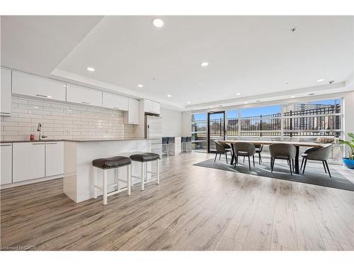 104-15 Prince Albert Boulevard, Kitchener, ON - Indoor Photo Showing Kitchen With Upgraded Kitchen