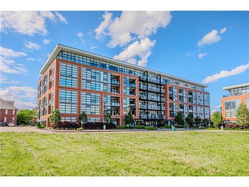 104-15 Prince Albert Boulevard, Kitchener, ON - Outdoor