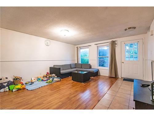 Main-690 Elgin Street N, Cambridge, ON - Indoor Photo Showing Other Room