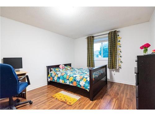 Main-690 Elgin Street N, Cambridge, ON - Indoor Photo Showing Bedroom