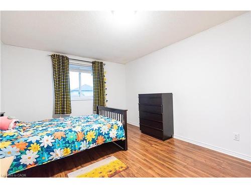 Main-690 Elgin Street N, Cambridge, ON - Indoor Photo Showing Bedroom