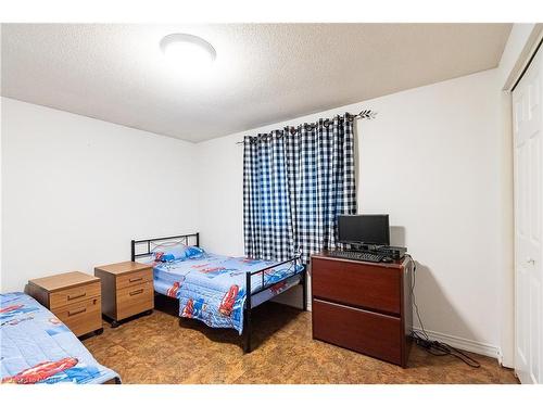 Main-690 Elgin Street N, Cambridge, ON - Indoor Photo Showing Bedroom