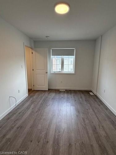 32 Waterleaf Trail, Welland, ON - Indoor Photo Showing Other Room