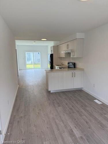 32 Waterleaf Trail, Welland, ON - Indoor Photo Showing Kitchen