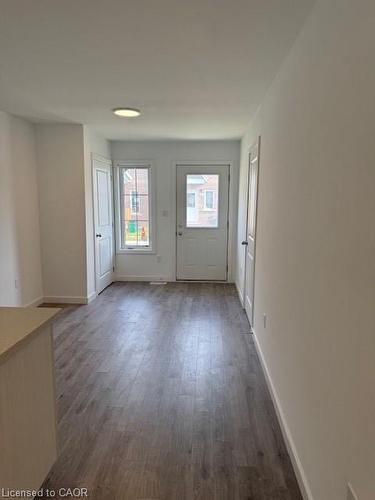 32 Waterleaf Trail, Welland, ON - Indoor Photo Showing Other Room