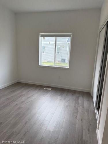 32 Waterleaf Trail, Welland, ON - Indoor Photo Showing Other Room