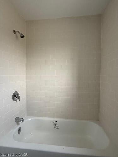32 Waterleaf Trail, Welland, ON - Indoor Photo Showing Bathroom
