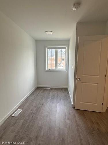 32 Waterleaf Trail, Welland, ON - Indoor Photo Showing Other Room