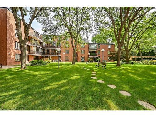 Ph1-150 Wilson Street W, Ancaster, ON - Outdoor