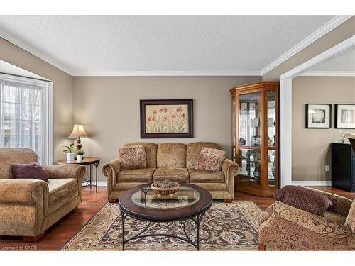71 Royaledge Way, Hamilton, ON - Indoor Photo Showing Living Room