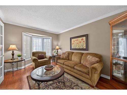 71 Royaledge Way, Hamilton, ON - Indoor Photo Showing Living Room