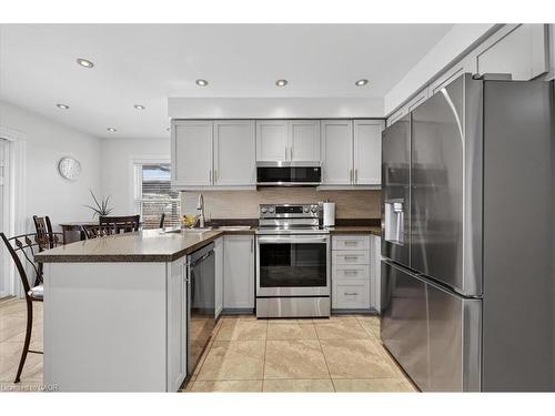 71 Royaledge Way, Hamilton, ON - Indoor Photo Showing Kitchen With Upgraded Kitchen