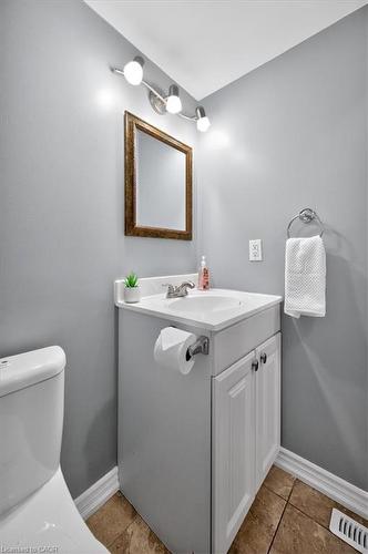 71 Royaledge Way, Hamilton, ON - Indoor Photo Showing Bathroom