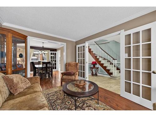 71 Royaledge Way, Hamilton, ON - Indoor Photo Showing Living Room
