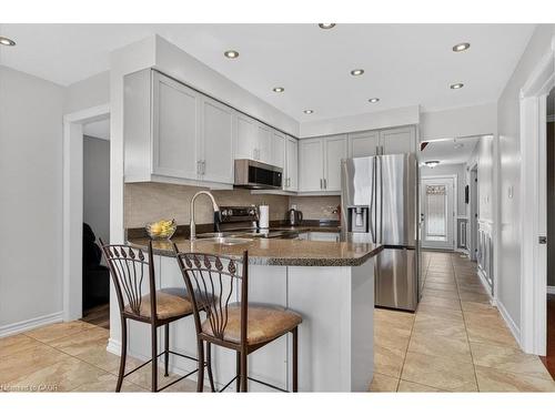 71 Royaledge Way, Hamilton, ON - Indoor Photo Showing Kitchen With Upgraded Kitchen