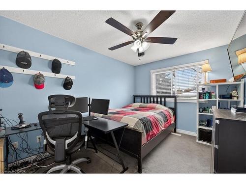 71 Royaledge Way, Hamilton, ON - Indoor Photo Showing Bedroom