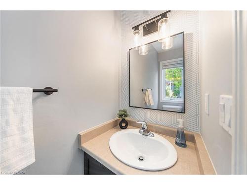 4-10 Liddycoat Lane, Hamilton, ON - Indoor Photo Showing Bathroom