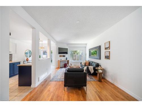 4-10 Liddycoat Lane, Hamilton, ON - Indoor Photo Showing Living Room