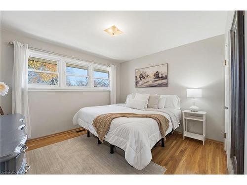 11 Kensington Avenue, Kitchener, ON - Indoor Photo Showing Bedroom