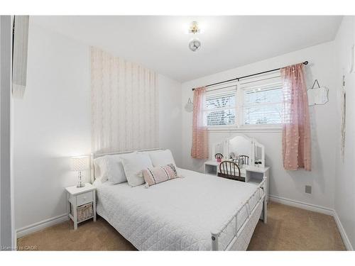 11 Kensington Avenue, Kitchener, ON - Indoor Photo Showing Bedroom